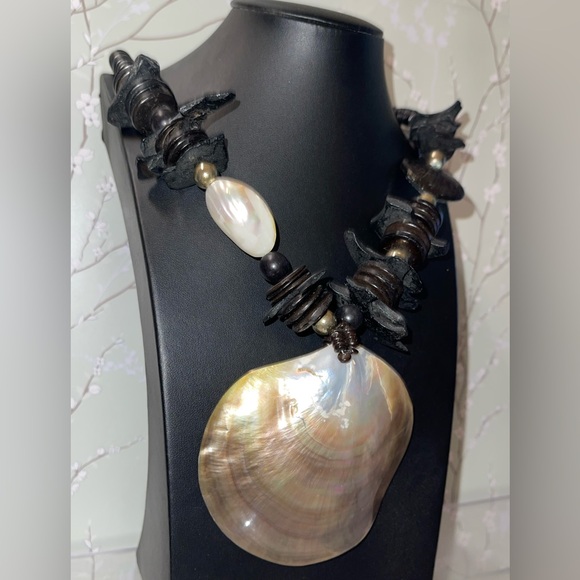 Shell&Wood Necklace - Picture 3 of 4